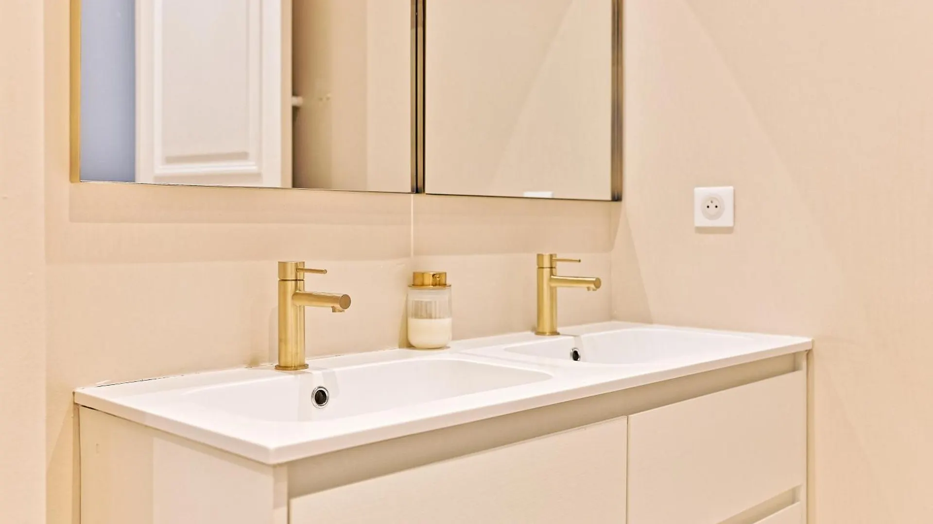Apartment Appartement Moderne Et Climatise - Arc De Triomphe Paris
