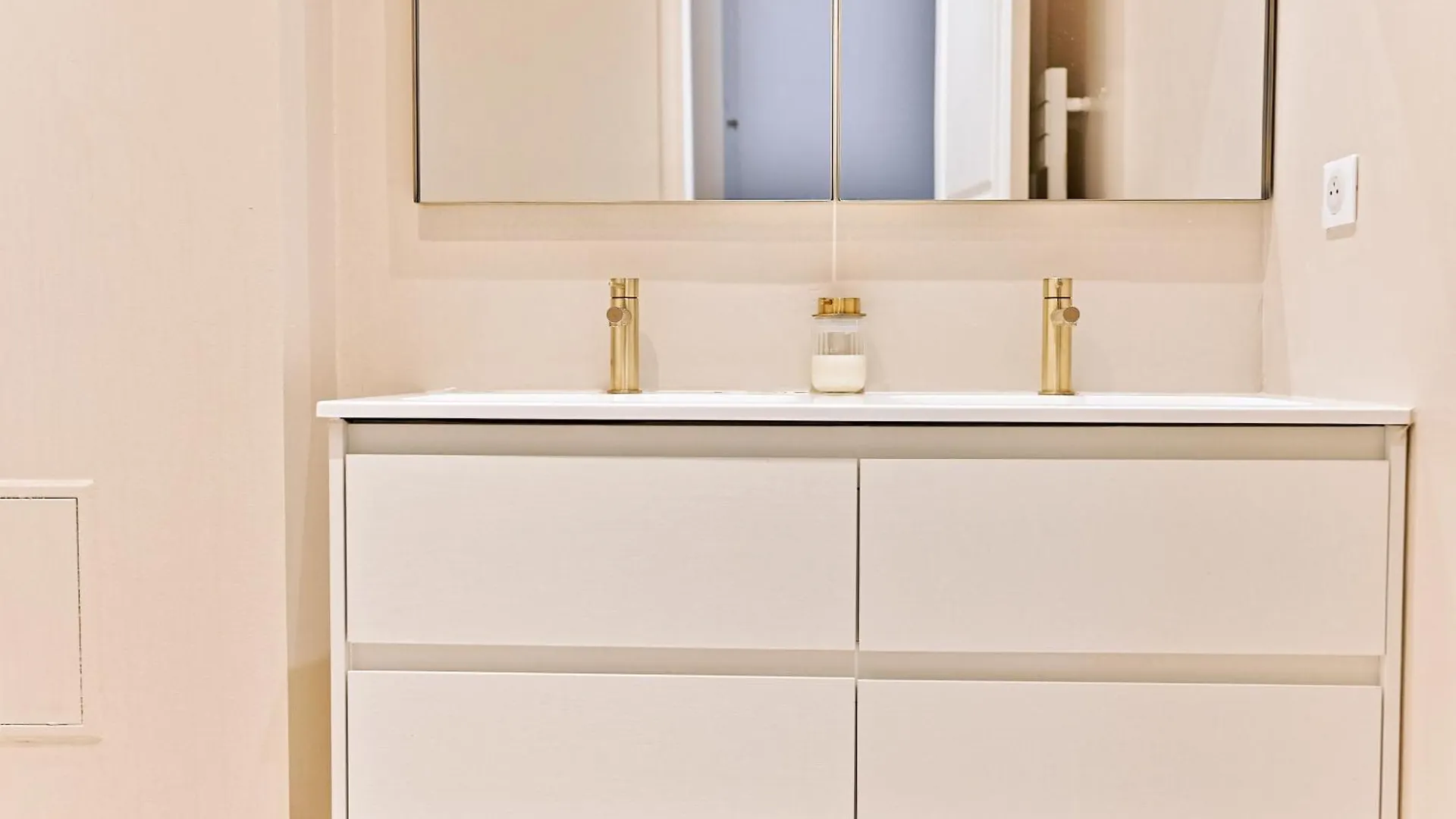 Appartement Moderne Et Climatise - Arc De Triomphe Paris 0*,  France